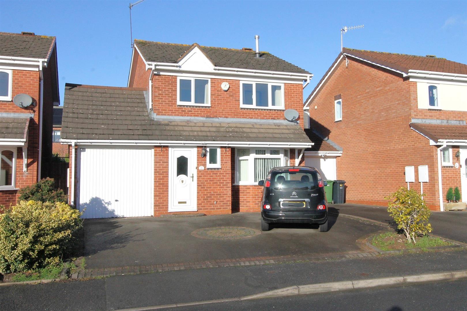 3 bed property in Ensall Drive, Stourbridge